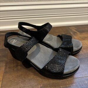 Dansko Sonnet Womens Shimmer Black Leopard Straps Wedge Sandals EU 39 US 8.5-9